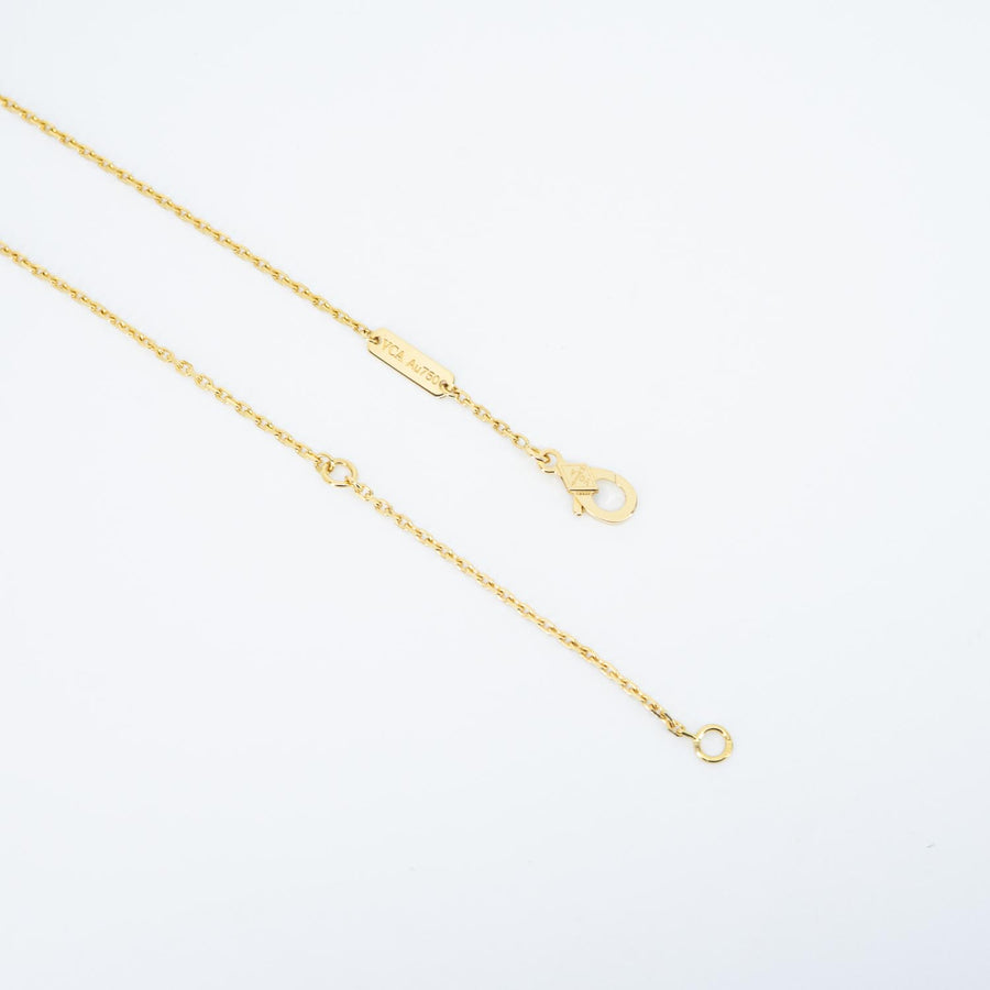 **Hold K.B'CE**สร้อยและจี้ Van Cleef & Arpels Vintage Alhambra Guilloche Pendant 18K Yellow Gold Size 37/41.5cm.# (Used) #vrvanl 7576