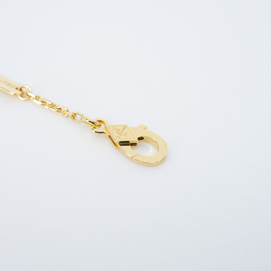 **Hold K.B'CE**สร้อยและจี้ Van Cleef & Arpels Vintage Alhambra Guilloche Pendant 18K Yellow Gold Size 37/41.5cm.# (Used) #vrvanl 7576