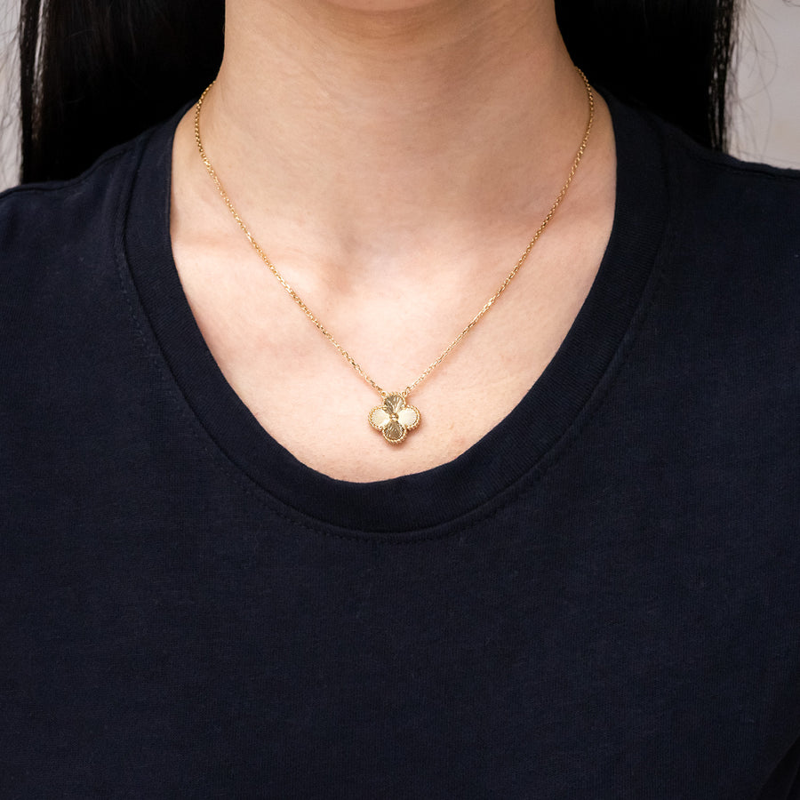 **Hold K.B'CE**สร้อยและจี้ Van Cleef & Arpels Vintage Alhambra Guilloche Pendant 18K Yellow Gold Size 37/41.5cm.# (Used) #vrvanl 7576