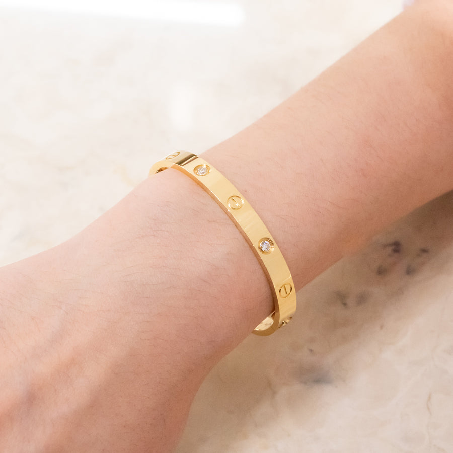 กำไลข้อมือ Cartier Love Bracelet, 4 diamonds 18K Yellow Gold Size 16# (Used) #vrca 1006