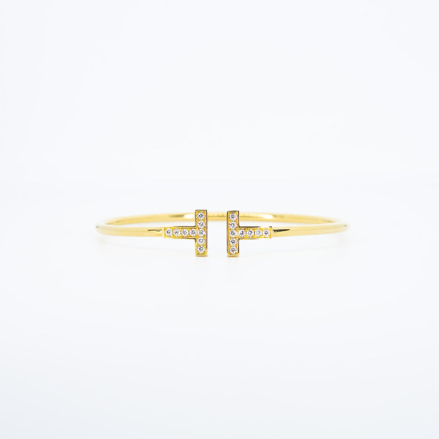 กำไลข้อมือ Tiffany & Co. Tiffany T Wire with Diamond Bracelet 18K Yellow Gold Size M(16 cm.)# (Used) #vrti 1045