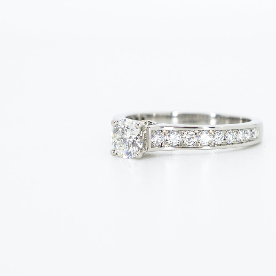 แหวน Cartier 1895 Solitaire ring with Pave Diamond Platinum950 0.31ct G VVS2  Size 46# (Used) #vrcarim 4144