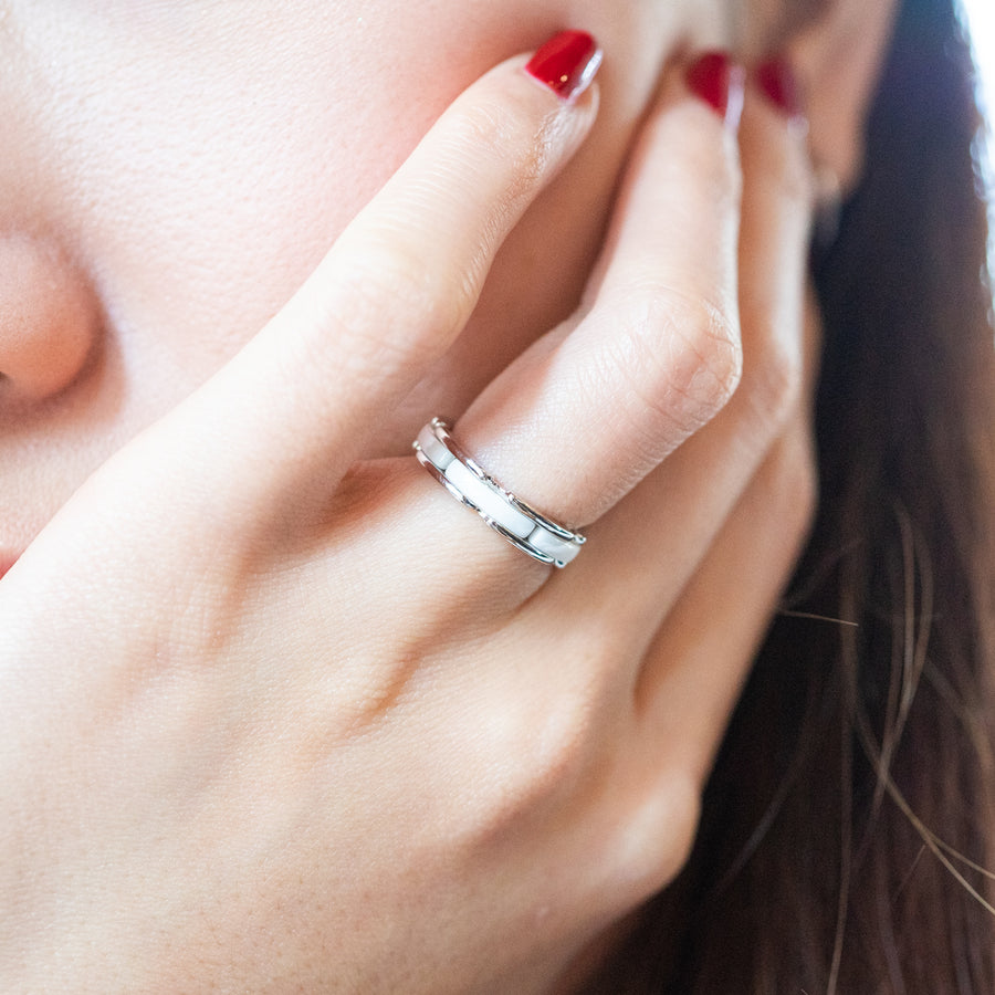 แหวน Chanel Ultra Ring Small Version with White Ceramic 18K White Gold –  vrtreasure